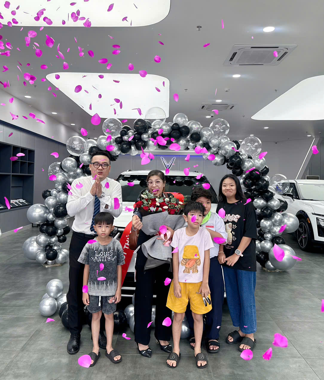 VinFast VF9 12 VinFast VF9 9 VinFast VF9